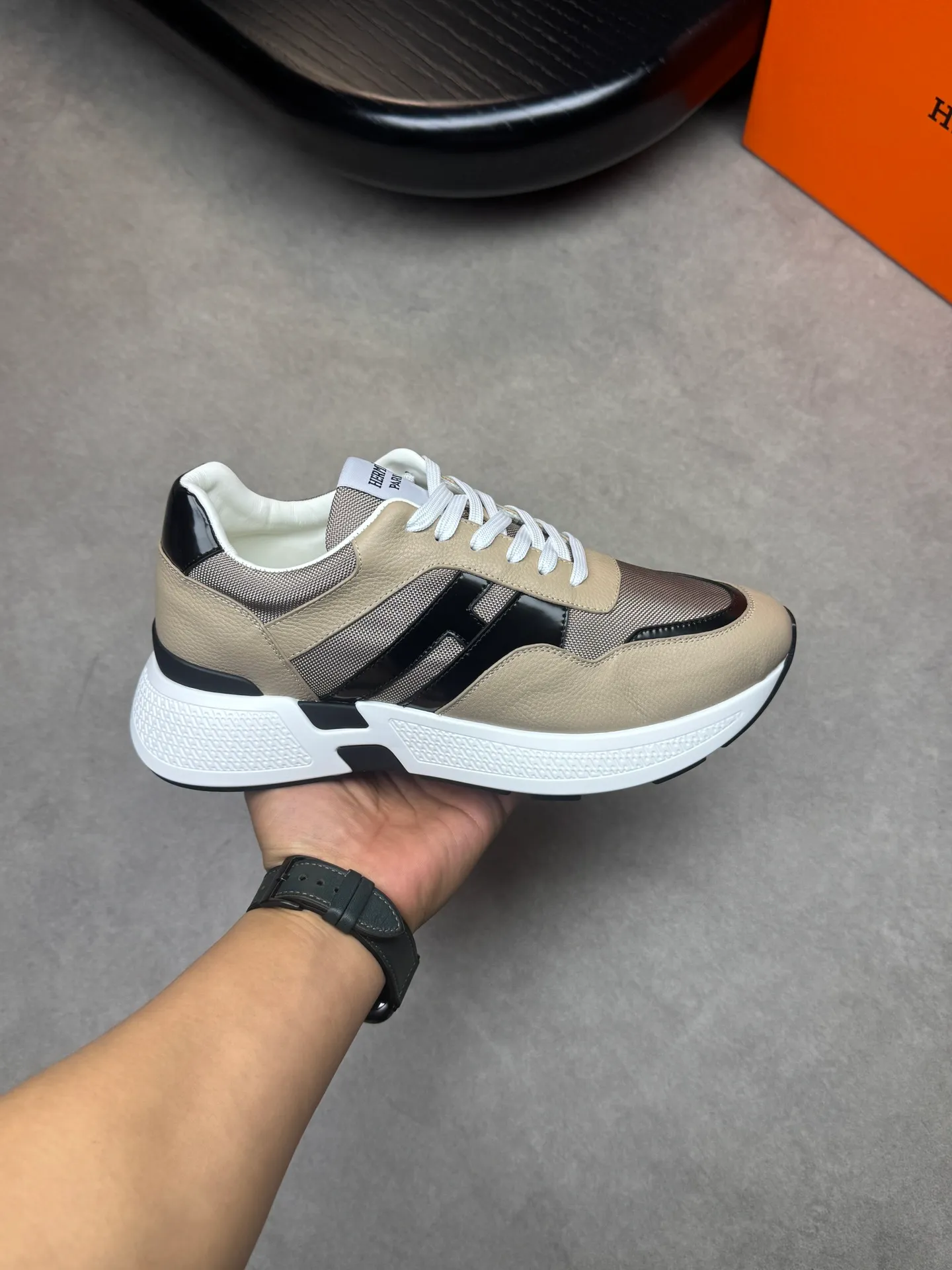 [HERMES] Hermès men's shoes 💰520💰 - high-end quality original items 🔍🔍🔍 casual sports shoes - upper: 🔝 pebbled calfskin, brand high mercerized canvas, body sewn with brand ´H´ totem, tongue brand logo cloth label - lining: water-dyed cowhide -Outsole: Ultra-light T men's shoes 💰U foam·rubber; two-color molded outsole -Ultra-high quality control·Fine workmanship: highlighted (high-end·luxury·grade) -Size: 39-44 (38, 45, can be customized)